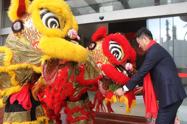 千秋偉業(yè)添錦繡 萬里鵬程展宏圖 —— 常青樹舞獅獻(xiàn)瑞賀新春，歡天喜地迎開工！