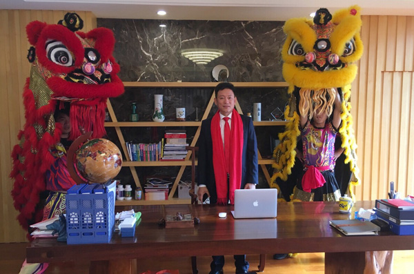 千秋偉業(yè)添錦繡 萬里鵬程展宏圖 —— 常青樹舞獅獻(xiàn)瑞賀新春，歡天喜地迎開工！
